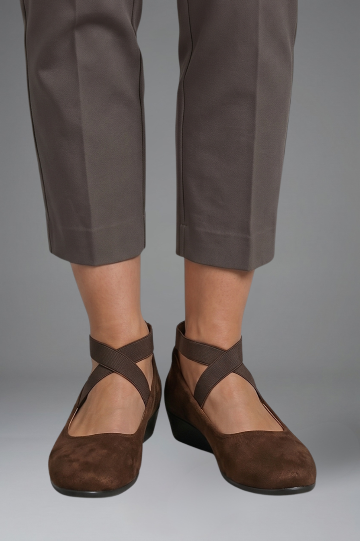 Women's Shoe | Rounded Toe Elastic Strap Wedge