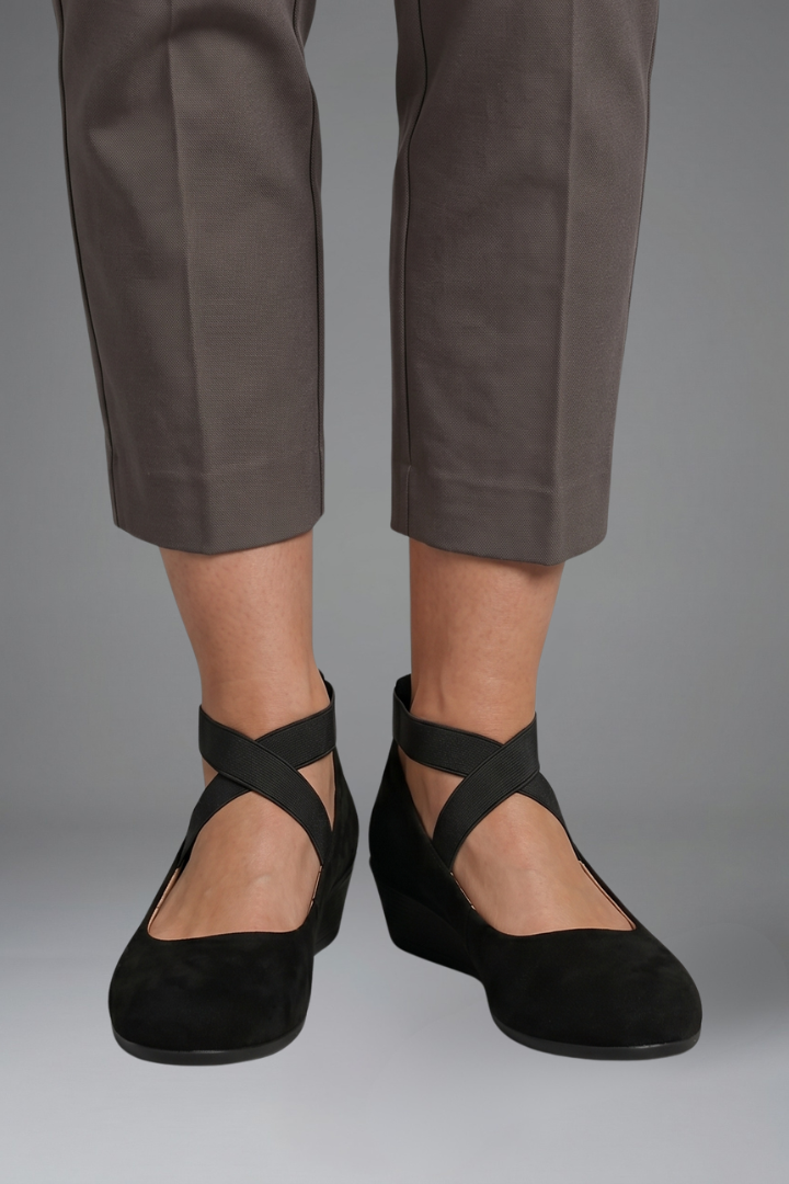 Women's Shoe | Rounded Toe Elastic Strap Wedge