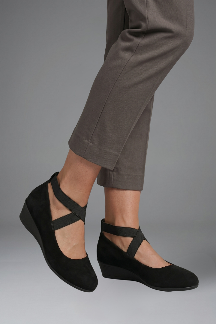 Women's Shoe | Rounded Toe Elastic Strap Wedge