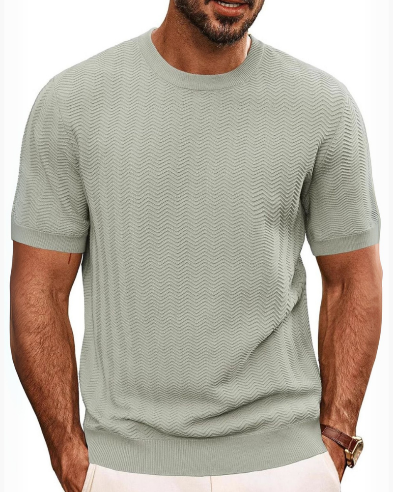 Comfortable men's everyday t-shirt with a classic round neck & relaxed fit. Soft, versatile essential top.